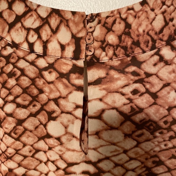 Kenar Top Flowy Reptile Snake Tribal Beaded Scoop Sleeveless Peachy Coral Sz M - Picture 5 of 7